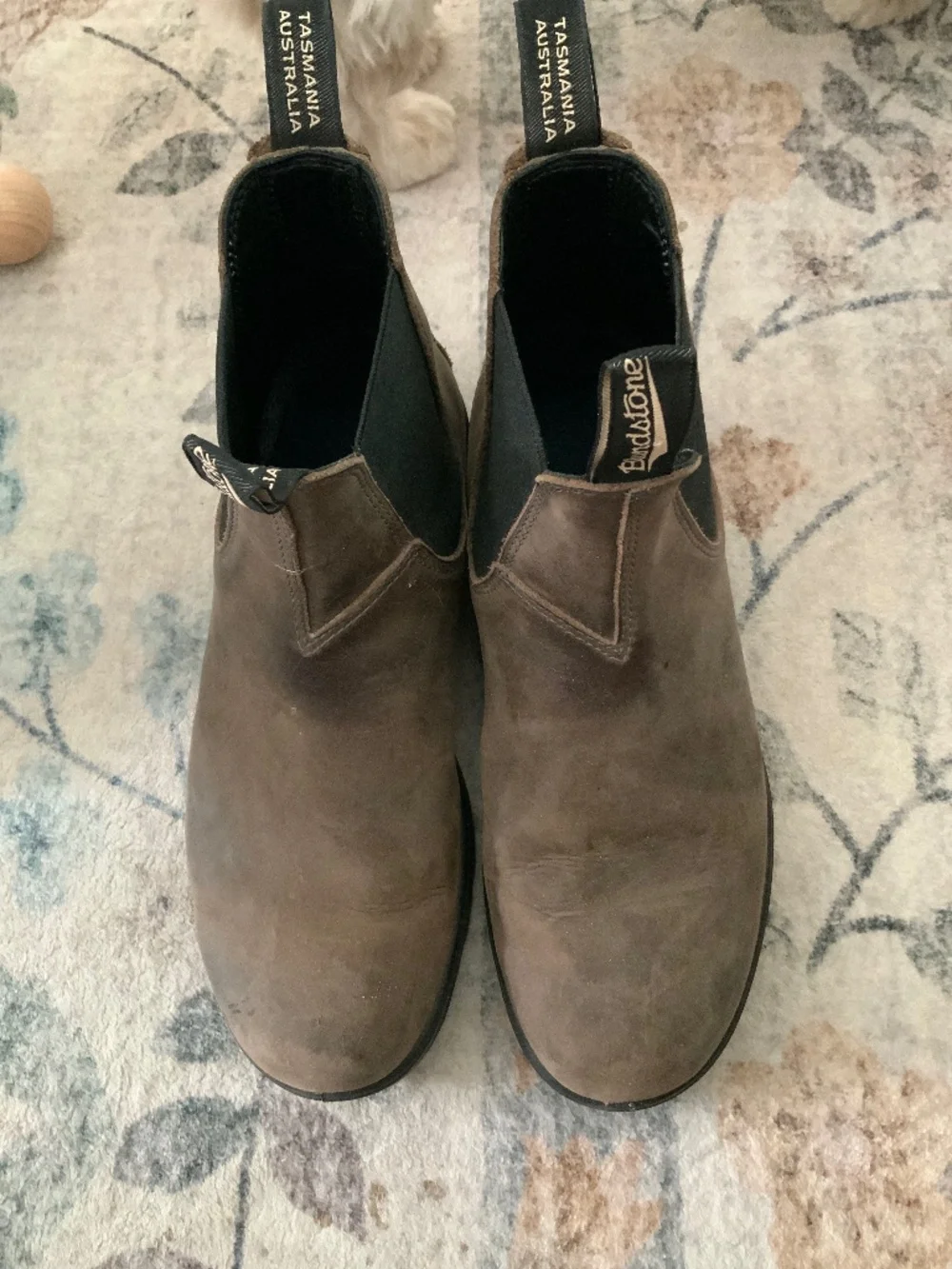 Blundstone size 9.5 men’s original brown